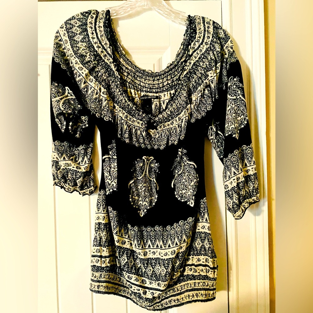 Lucky Brand top with 3/4 sleeves, elastic band on sleeve & elastic waistband